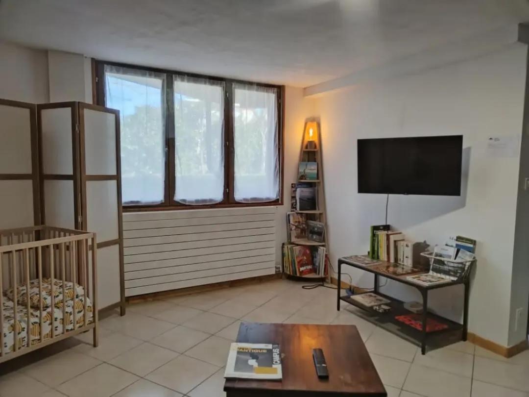 Le Nid Du Noir - Maison Alveole Bed And Books Apartment *